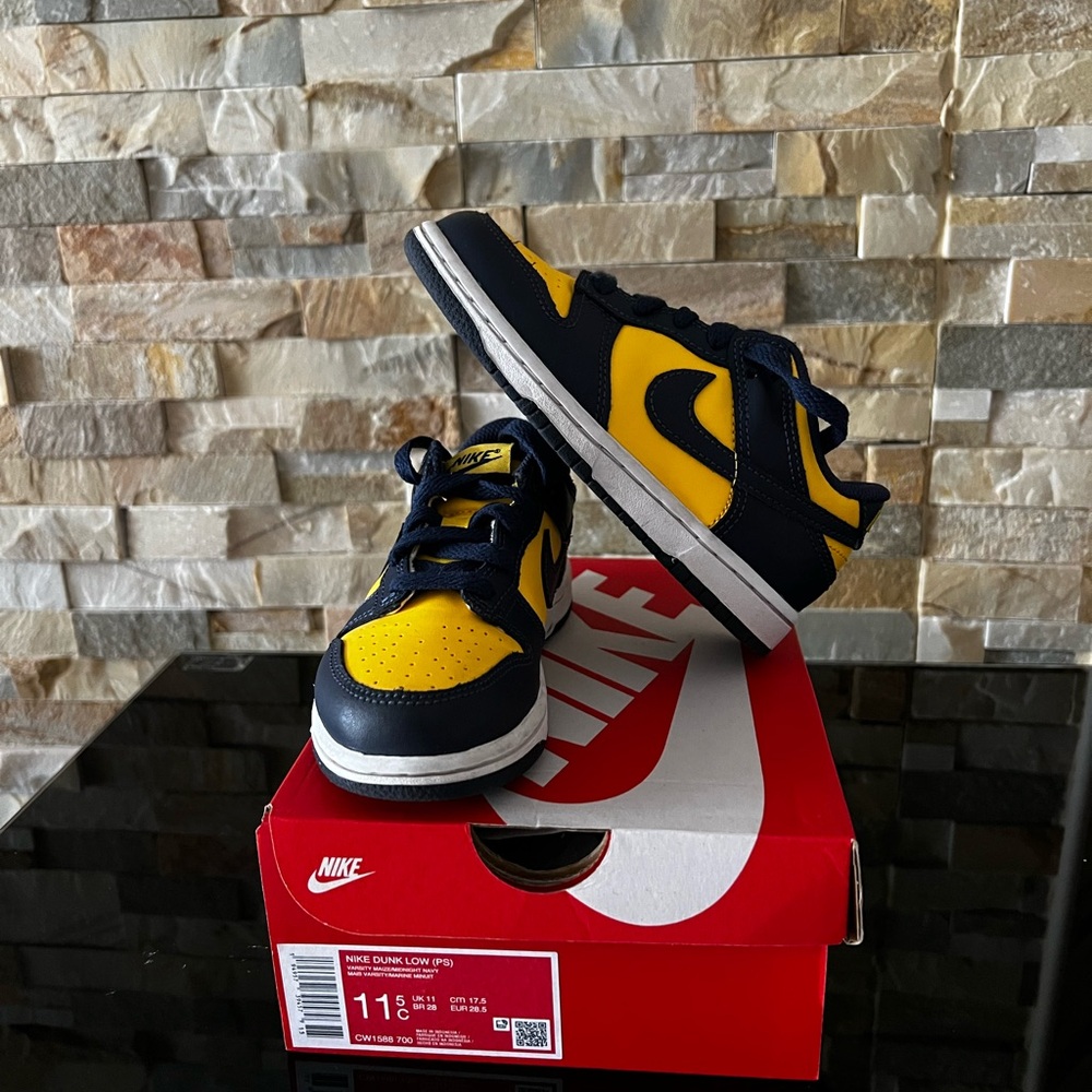 Nike Dunk Low Kids Sneakers in Yellow and Midnight Navy